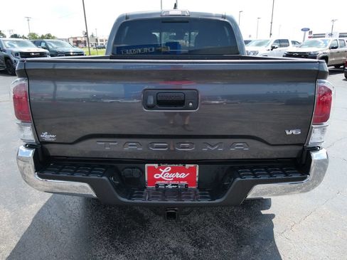 Used 2022 Toyota Tacoma TRD Off-Road AWD/4WD image 6