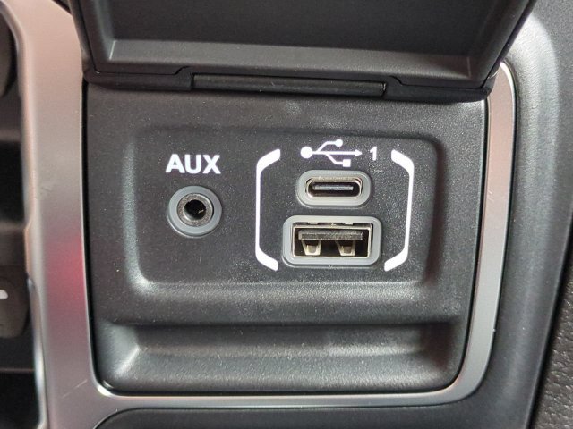 New 2026 Jeep Wrangler Unlimited Sahara w/ Technology Group AWD/4WD image 22
