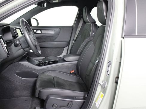 Used 2023 Volvo XC40 Recharge Ultimate image 29