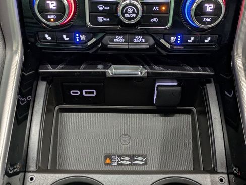 Used 2024 GMC Yukon Denali AWD/4WD image 9
