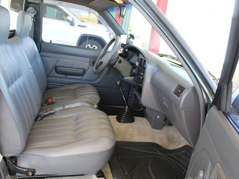 Used 1992 Toyota Pickup Deluxe RWD image 14