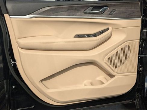 New 2025 Jeep Grand Cherokee Limited image 10