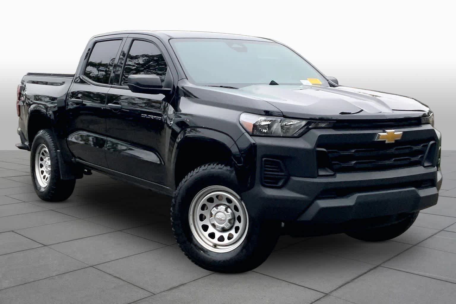 Used 2024 Chevrolet Colorado W/T w/ Advanced Trailering Package AWD/4WD image 3