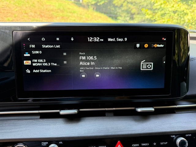 Used 2024 Kia Carnival EX FWD image 24