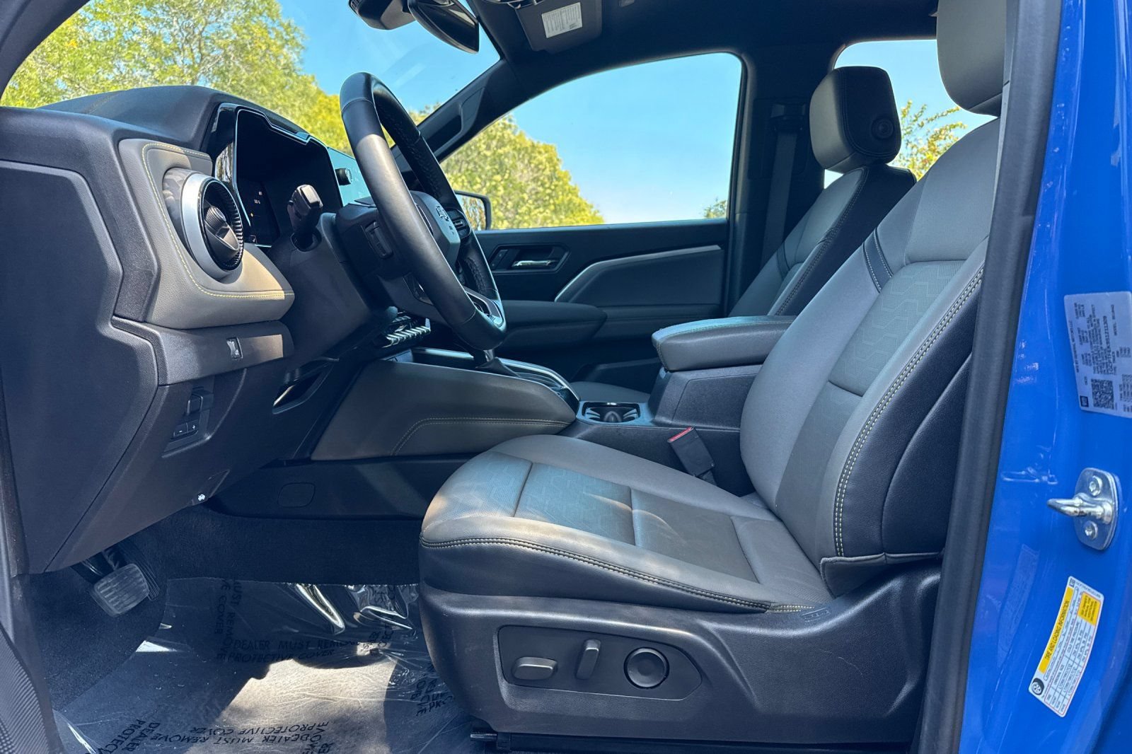 Used 2025 Chevrolet Colorado ZR2 w/ Technology Package AWD/4WD image 10