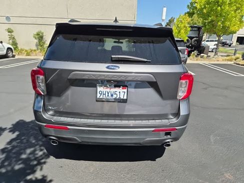 Used 2023 Ford Explorer XLT w/ Equipment Group 202A RWD image 4