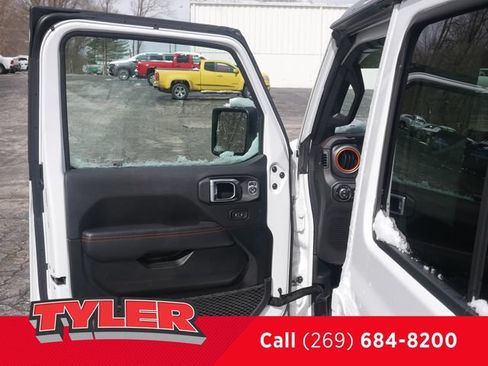 Used 2022 Jeep Gladiator Mojave w/ Cold Weather Group AWD/4WD image 19