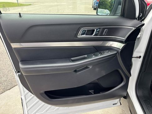 Used 2019 Ford Explorer XLT w/ Equipment Group 202A AWD/4WD image 19