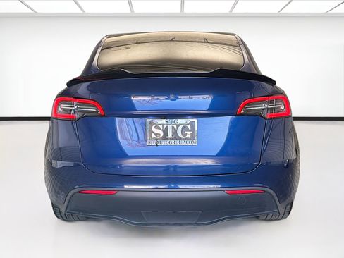 Used 2024 Tesla Model Y 2WD image 5
