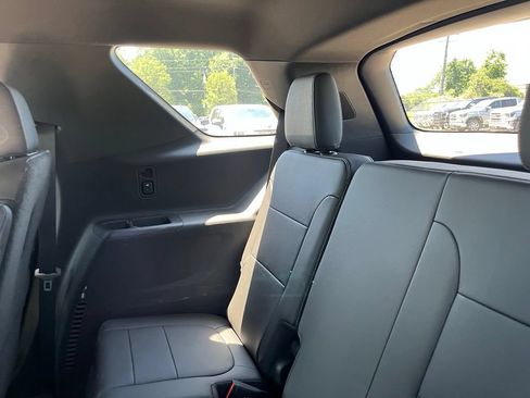 Used 2023 Chevrolet Traverse LT FWD image 30