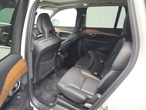 Used 2022 Volvo XC90 T6 Momentum w/ Climate Package image 33