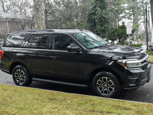 Used 2024 Ford Expedition XLT image 10