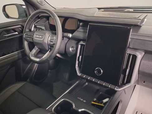 Certified 2026 GMC Acadia Elevation w/ Elevation Premium Package AWD/4WD image 16