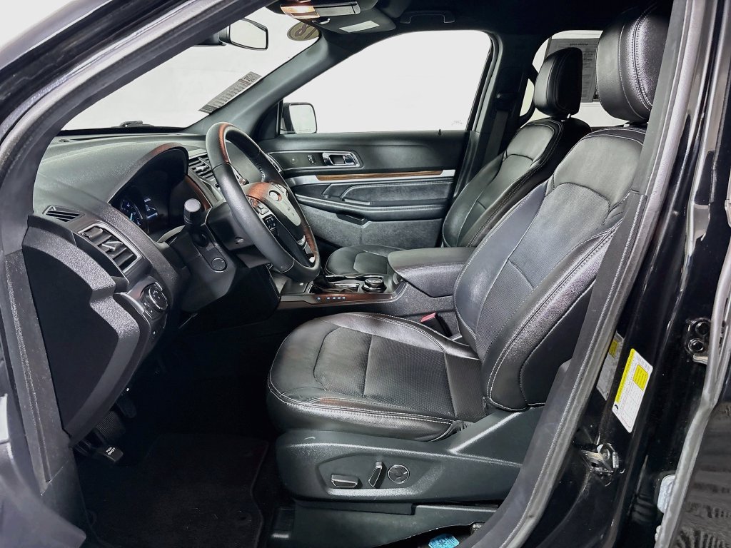 Used 2018 Ford Explorer Limited w/ Equipment Group 301A AWD/4WD image 12