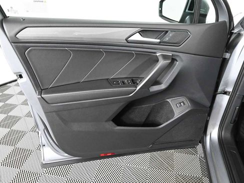 Certified 2024 Volkswagen Tiguan SE FWD image 20
