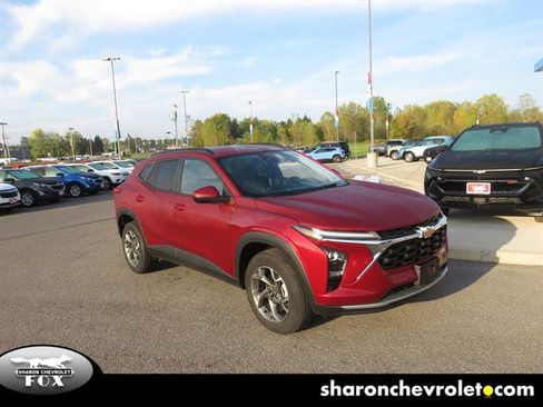 Used 2024 Chevrolet Trax LT image 1