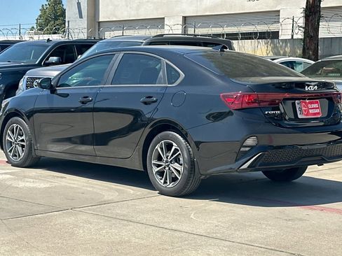 Used 2023 Kia Forte LXS image 7