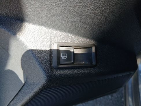 Used 2024 Volkswagen Taos SE image 30