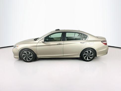 Used 2017 Honda Accord EX image 4