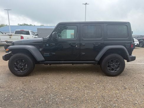 Used 2023 Jeep Wrangler Unlimited w/ Cold Weather Group AWD/4WD image 2