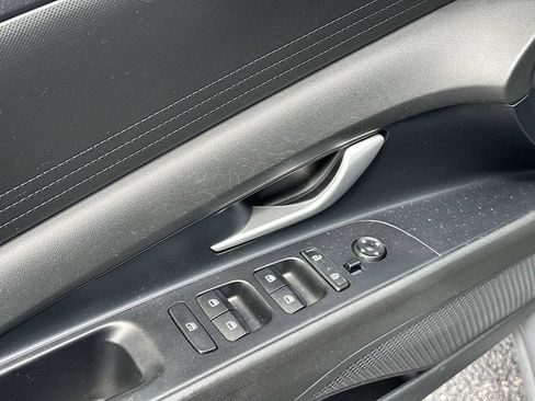 Used 2023 Hyundai Elantra SE FWD image 25