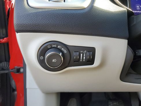 Used 2019 Jeep Compass Latitude FWD image 29