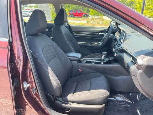 Used 2024 Nissan Altima 2.5 SV FWD image 40