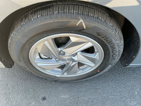 Used 2026 Hyundai Elantra SE FWD image 9