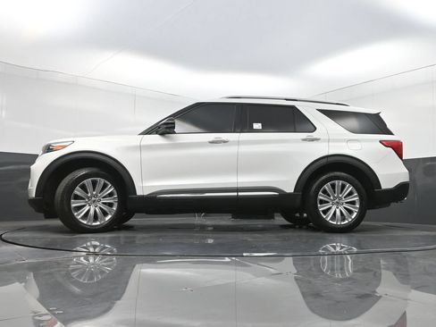 Used 2022 Ford Explorer Limited w/ Equipment Group 301A AWD/4WD image 30