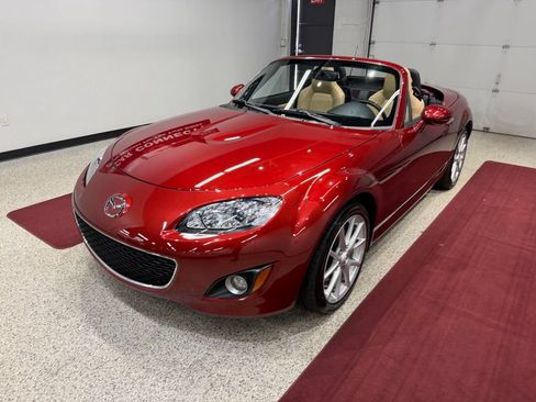 Used 2010 MAZDA MX-5 Miata Grand Touring w/ Premium Pkg RWD image 6