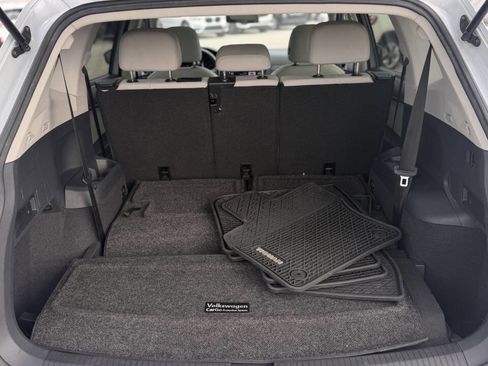 Used 2018 Volkswagen Tiguan SE w/ Panoramic Sunroof Package FWD image 20
