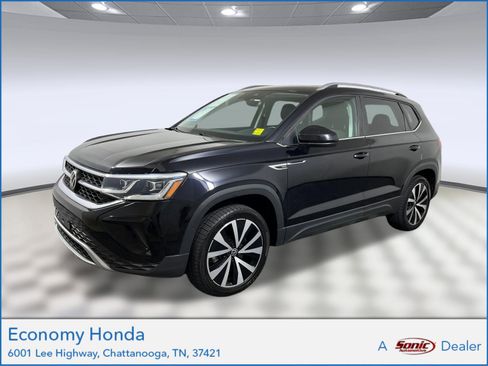 Used 2022 Volkswagen Taos SEL image 1