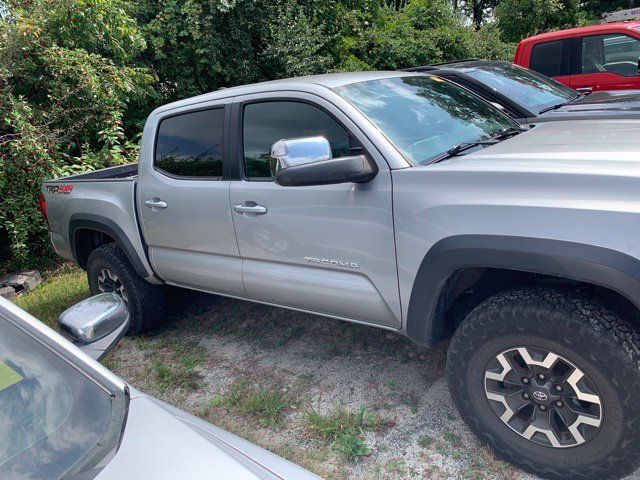 Used 2018 Toyota Tacoma TRD Off-Road AWD/4WD image 4