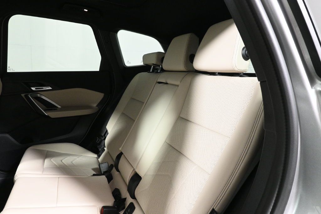 Certified 2025 BMW X1 xDrive28i w/ Technology Package AWD/4WD image 4