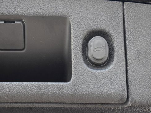 Used 2020 Cadillac Escalade Platinum image 27