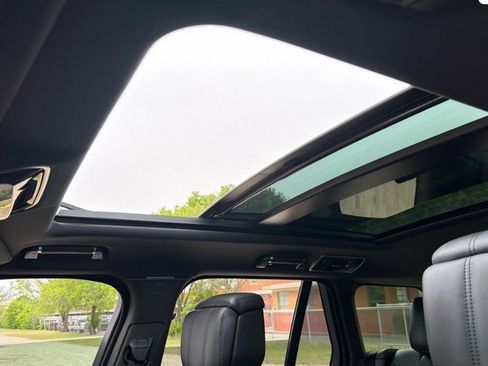 Used 2022 Land Rover Range Rover Westminster Edition image 6