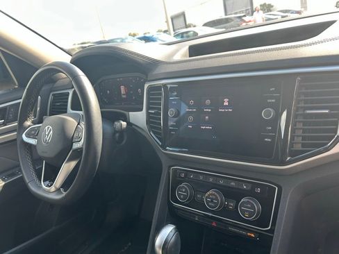 Certified 2023 Volkswagen Atlas SE w/ Black Wheel Package image 35