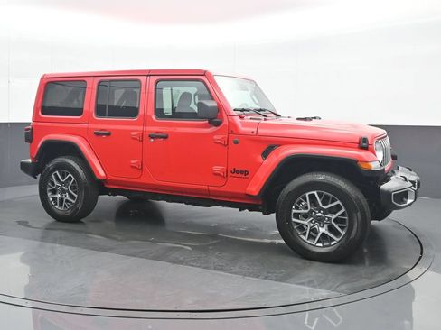 Used 2025 Jeep Wrangler Unlimited Sahara AWD/4WD image 8