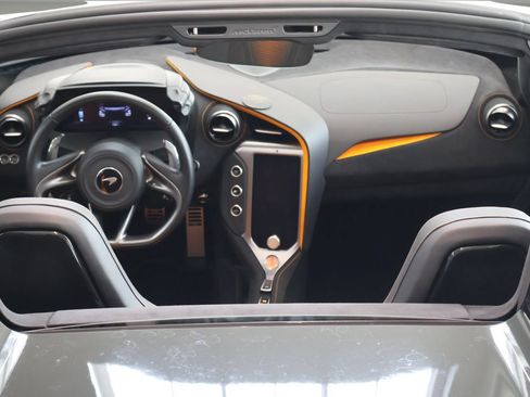 Used 2025 McLaren 750S Spider RWD image 16