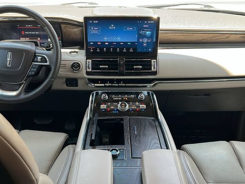 Certified 2024 Lincoln Navigator L Reserve AWD/4WD image 9