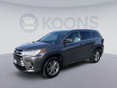 Used 2018 Toyota Highlander XLE AWD/4WD image 1