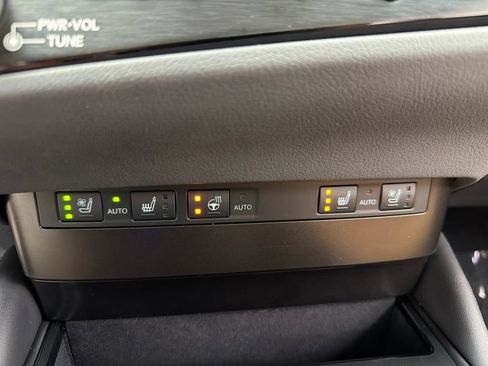 Used 2025 Lexus ES 350 w/ Premium Package FWD image 18