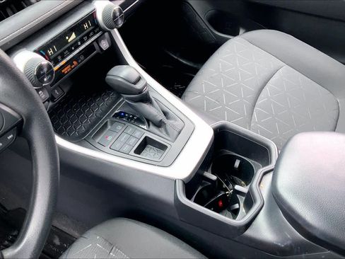 Used 2022 Toyota RAV4 XLE image 17