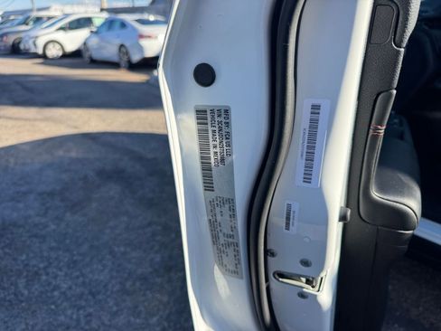 Used 2025 Jeep Compass Trailhawk image 27