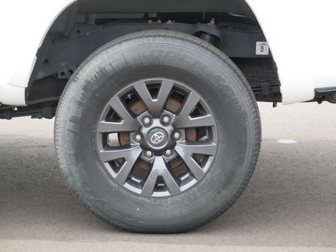 Used 2023 Toyota Tacoma SR5 AWD/4WD image 9