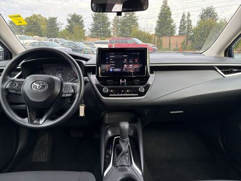 Used 2025 Toyota Corolla LE image 32