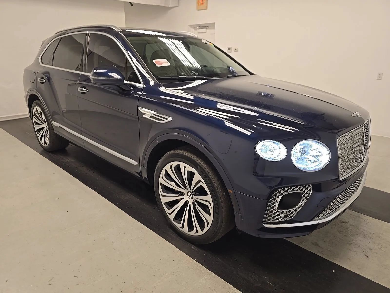 Used 2021 Bentley Bentayga w/ First Edition Specification AWD/4WD image 3