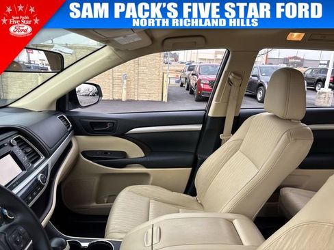 Used 2014 Toyota Highlander LE image 13