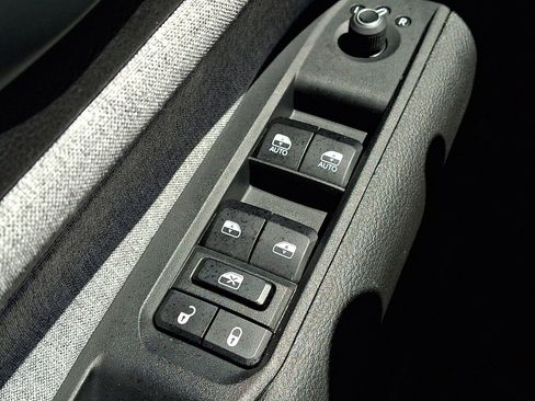 Used 2024 Jeep Compass Latitude image 25