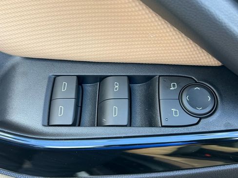 New 2026 Chevrolet Equinox ACTIV w/ Convenience Package III AWD/4WD image 30
